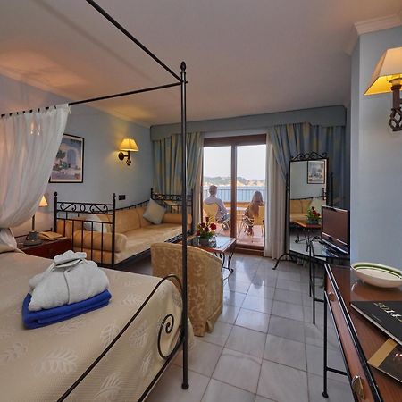 Hotel Petit Cala Fornells Peguera Bagian luar foto