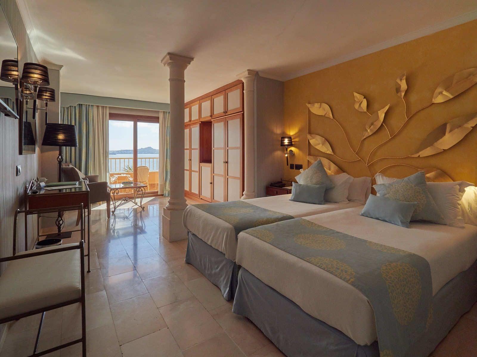 Hotel Petit Cala Fornells Peguera Bagian luar foto