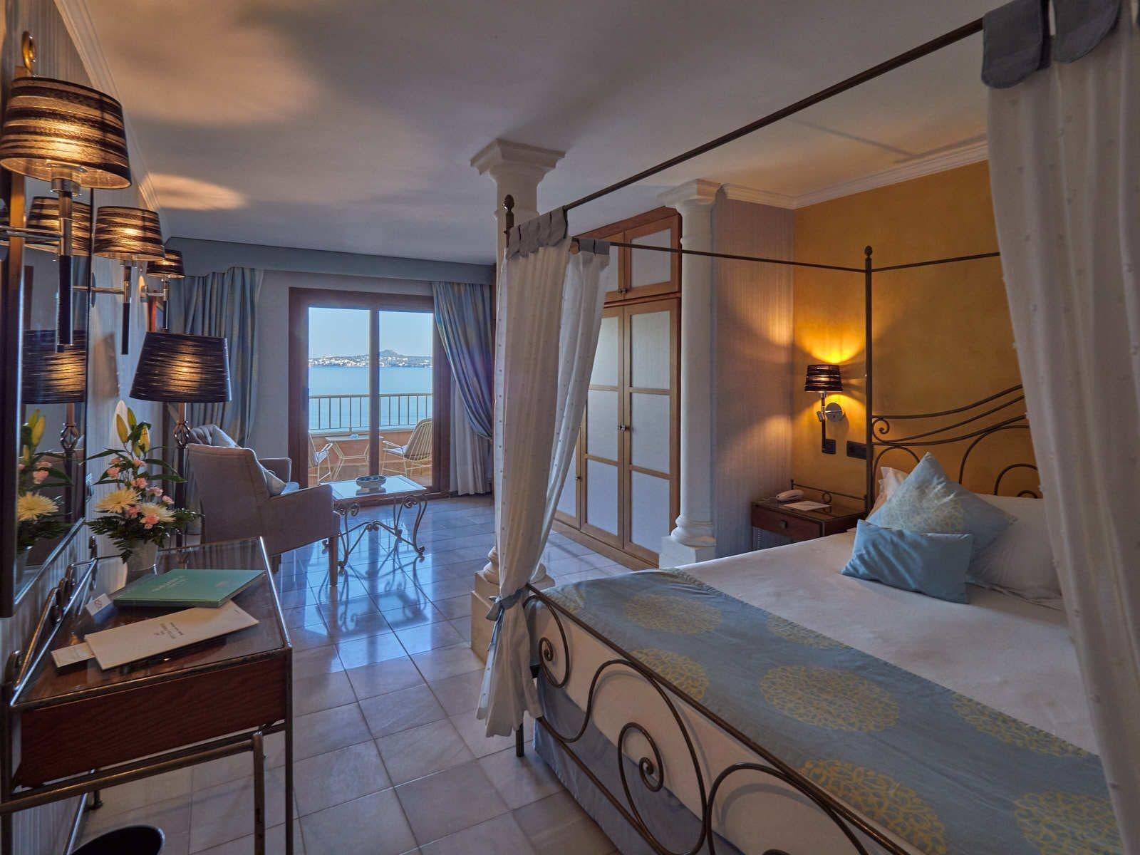Hotel Petit Cala Fornells Peguera Bagian luar foto