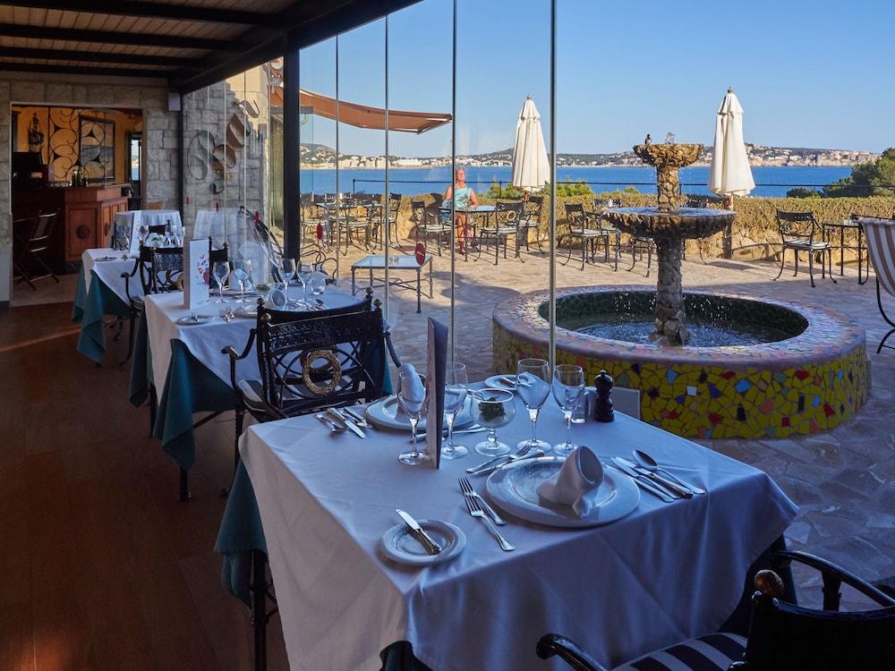 Hotel Petit Cala Fornells Peguera Bagian luar foto