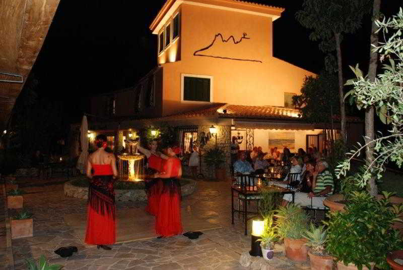 Hotel Petit Cala Fornells Peguera Bagian luar foto