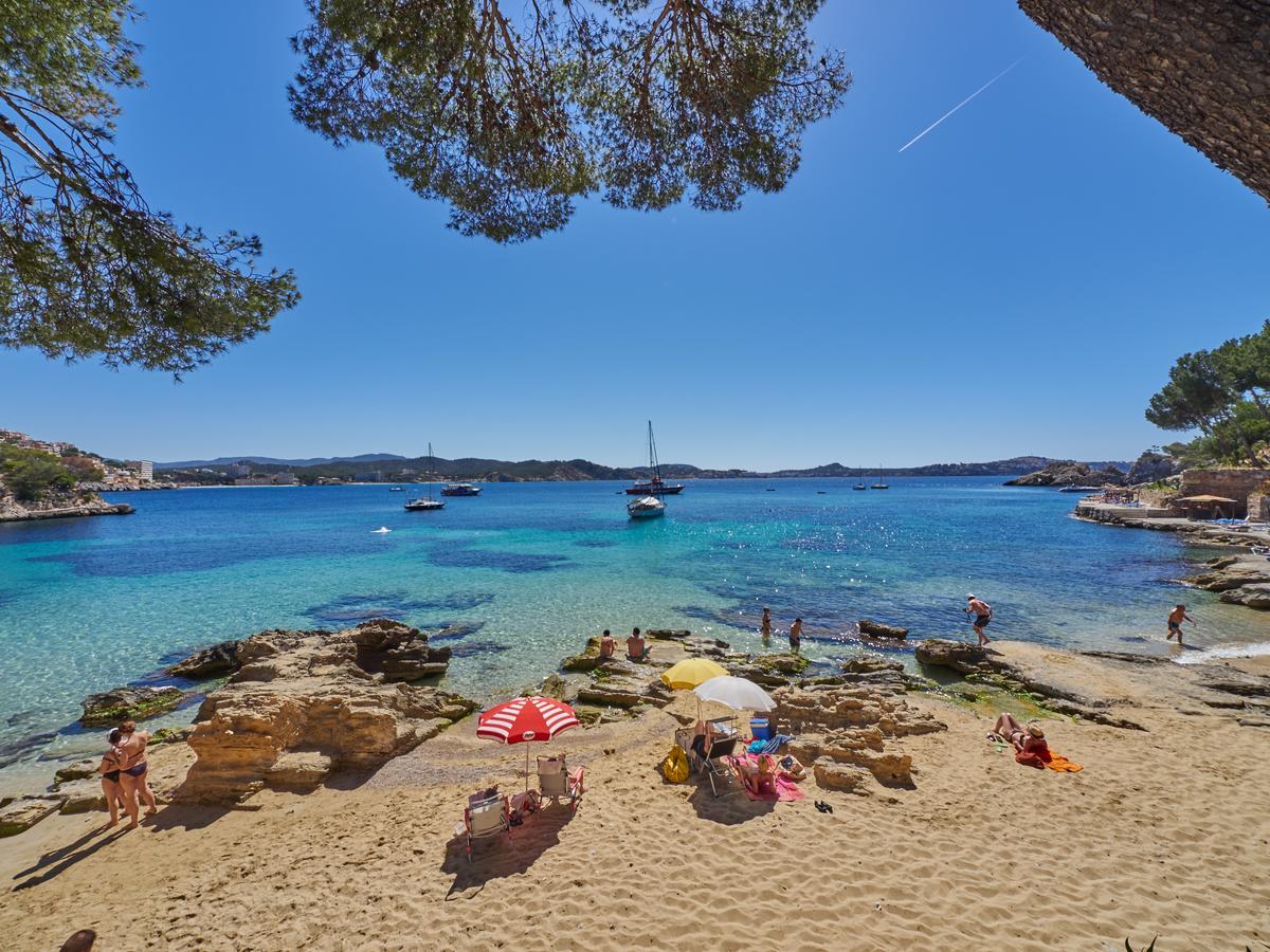 Hotel Petit Cala Fornells Peguera Bagian luar foto