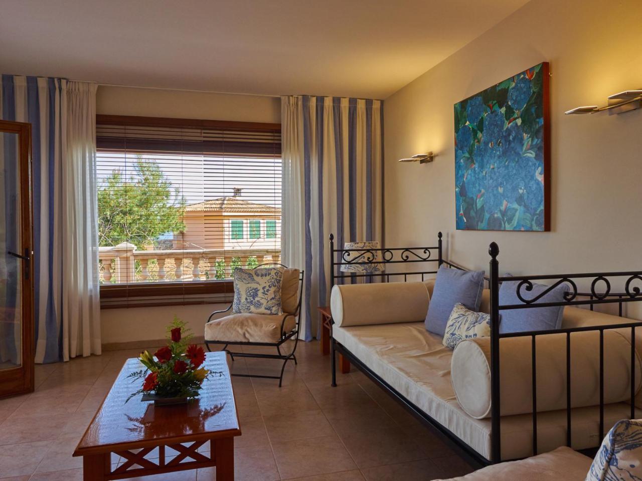 Hotel Petit Cala Fornells Peguera Bagian luar foto