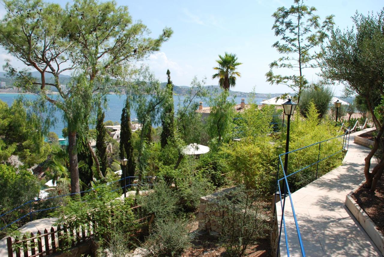 Hotel Petit Cala Fornells Peguera Bagian luar foto