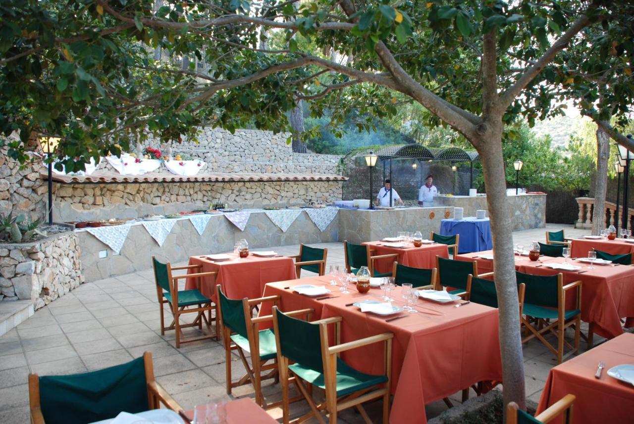 Hotel Petit Cala Fornells Peguera Bagian luar foto