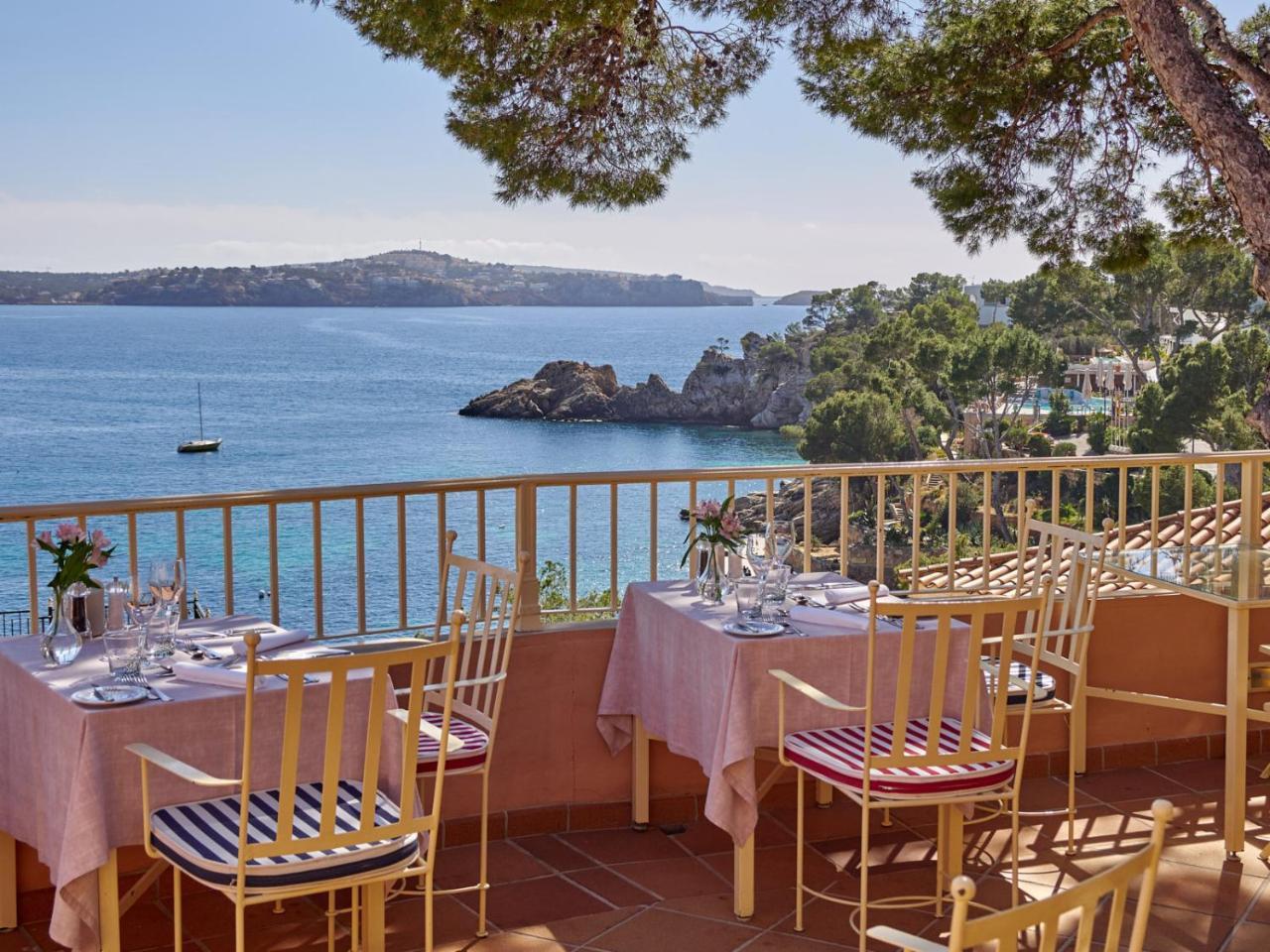 Hotel Petit Cala Fornells Peguera Bagian luar foto