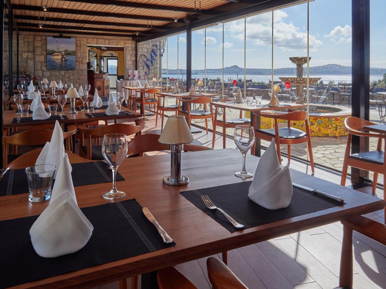 Hotel Petit Cala Fornells Peguera Bagian luar foto