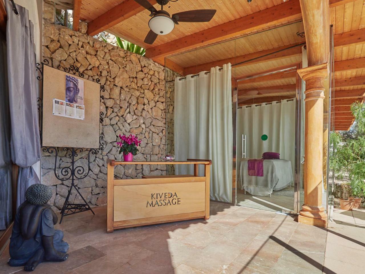 Hotel Petit Cala Fornells Peguera Bagian luar foto
