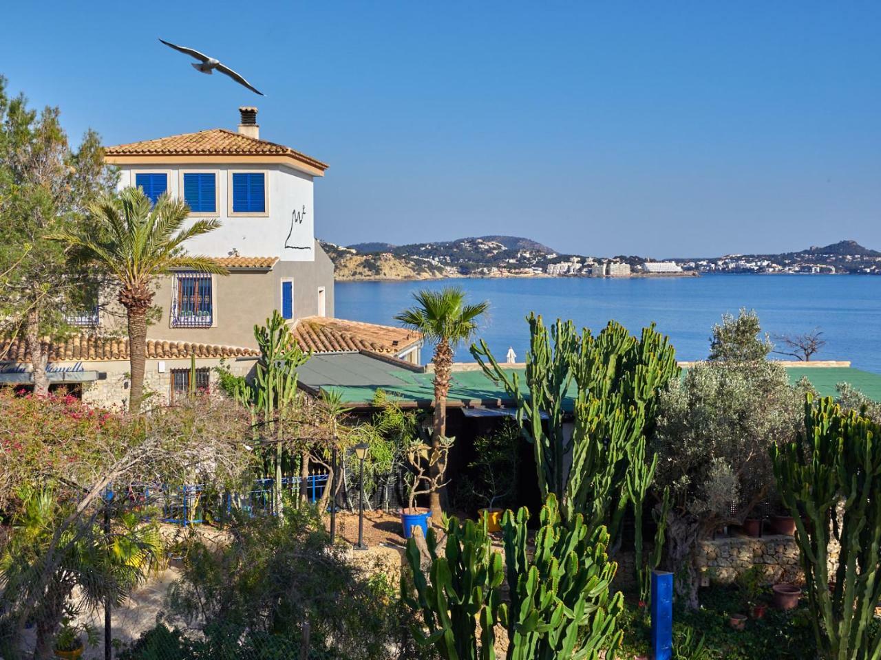 Hotel Petit Cala Fornells Peguera Bagian luar foto