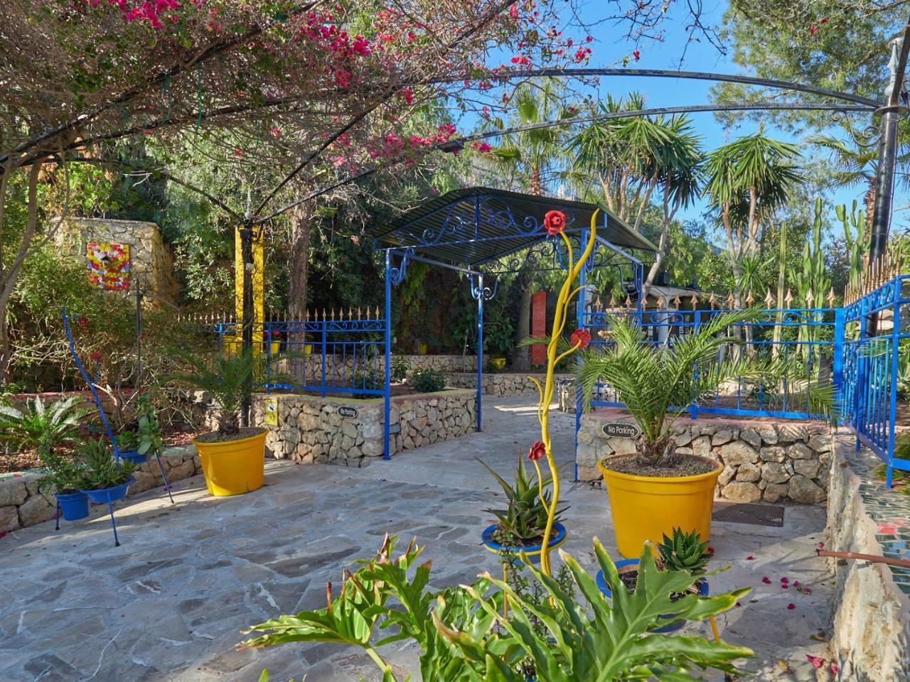 Hotel Petit Cala Fornells Peguera Bagian luar foto