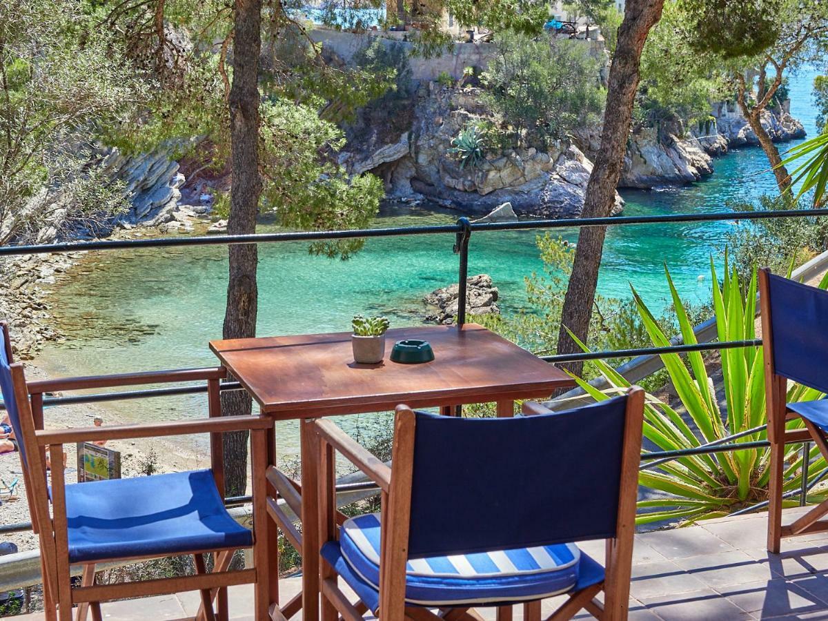 Hotel Petit Cala Fornells Peguera Bagian luar foto